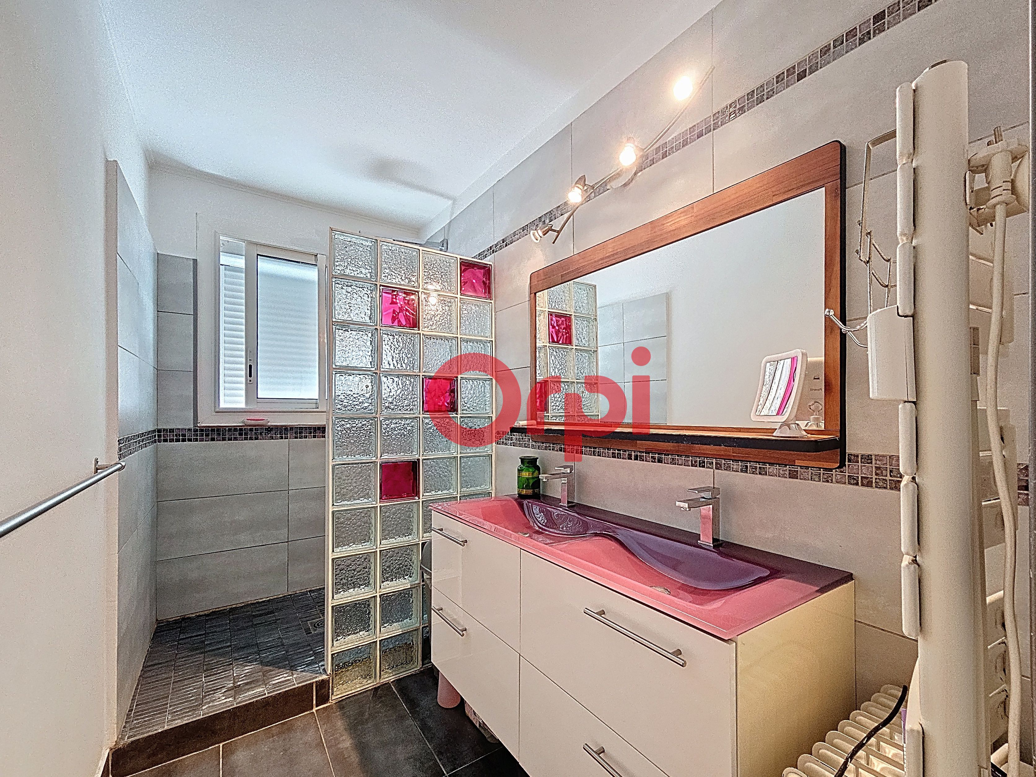 Appartement - SIX FOURS LES PLAGES